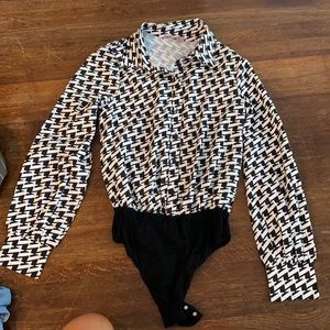 Houndstooth button down body suit blouse!